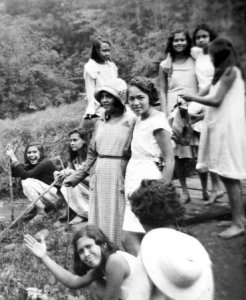 soekaboemi meisjes van het sog ca 1930