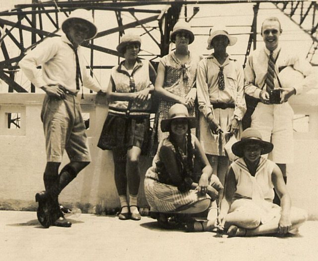 Groep jongeren tijdens excursie