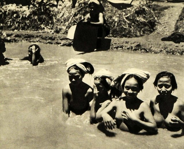 Bali: vrouwen in de kali