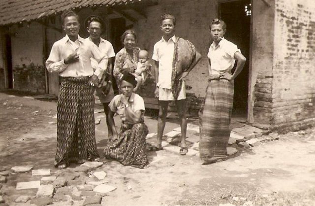 Ngagel, personeel van de boerderij.