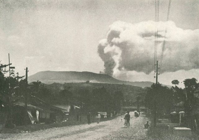 Eruptie Tangkoeban Prahoe, 1910.