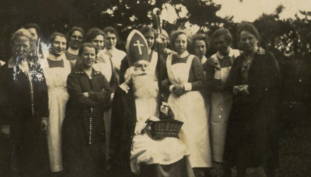 Bezoek aan hospitaal. Foto TM-FZF-909.