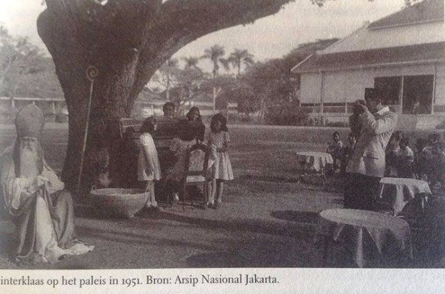 Sinterklaas wordt gefilmd door Soekarno