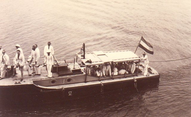 Aankomst motorsloep, Muntok