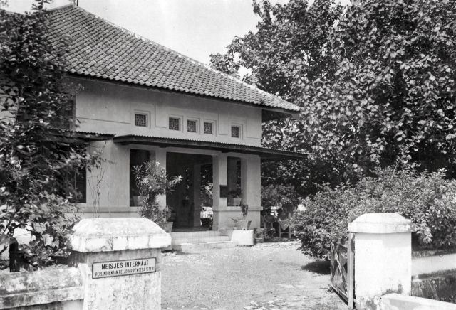 Het internaat in de Kembodjastraat.