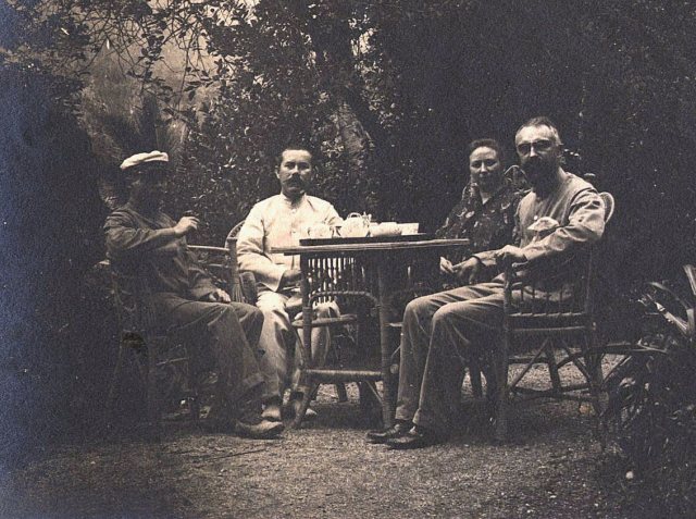 Professor Deninger, posthouder Bernhard, zendeling Schut met echtgenote.