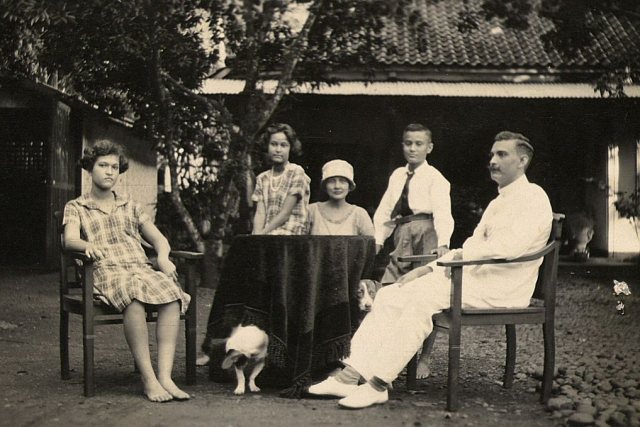 Gezin Persijn met hond, 1927