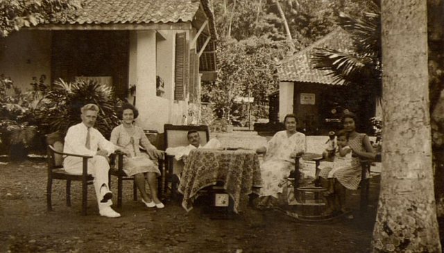 Collega Jan Vane op bezoek bij familie Persijn, ca. 1931, Mr. Cornelis.