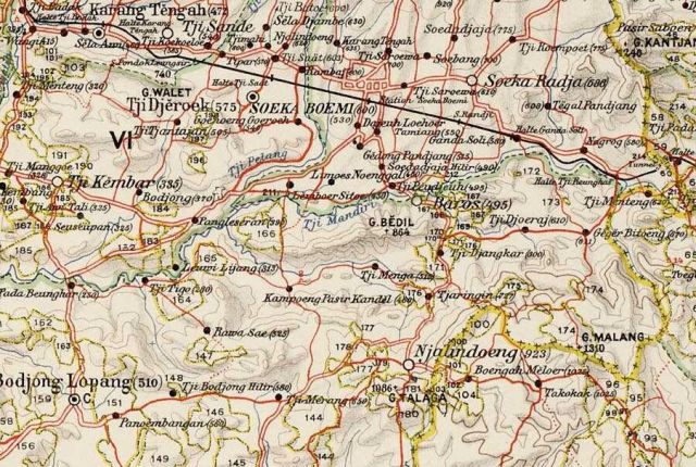 Omgeving Soekaboemi. Rechtsonder Takokak.