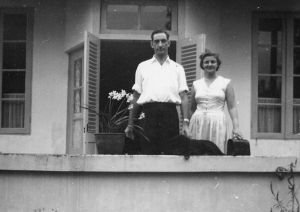 Het echtpaar Lancker-van Galen, klaar voor de reis