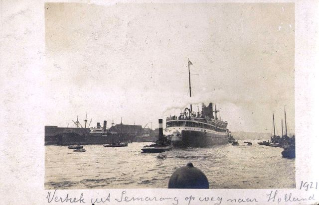 `Vertrek uit Semarang´, een foto uit album 1125 van het project Foto zoekt familie.