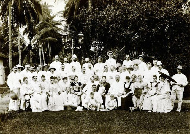 Leden vermoedelijk van de Deli Plantersvereniging, Medan 1895.