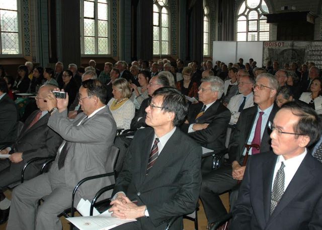 De Japanse leden van de adviesraad, tijdens de presentatie