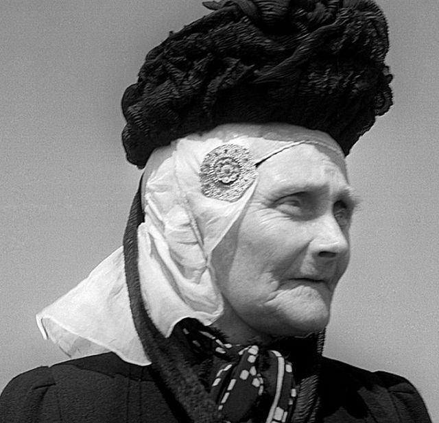 Vrouw uit Drente, the Netherlands, ca. 1950-1960 (fotograaf onbekend)