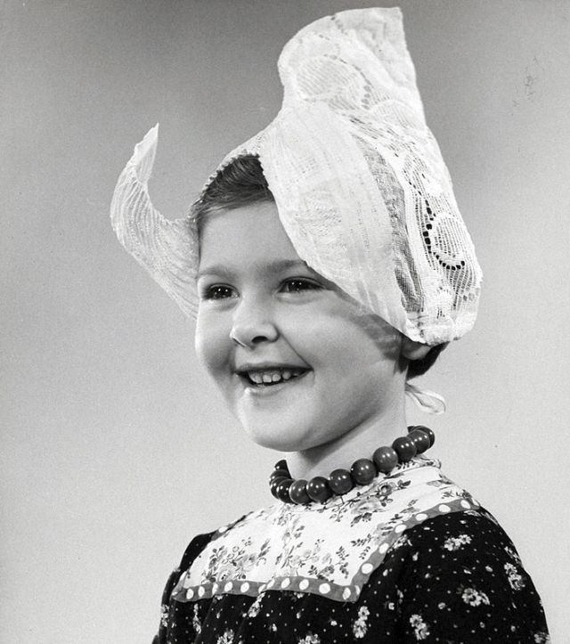 Meisje uit Volendam, the Netherlands, ca. 1950-1960