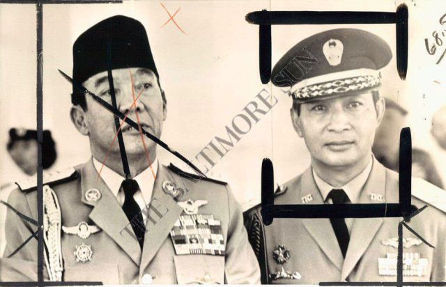 Soekarno en Suharto in 1965. Foto gebruikt door de Amerikaanse krant Baltimore Sun.