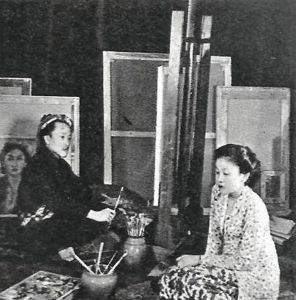 Otto Djaja aan het werk in zijn woning in Amsterdam (Vizier)