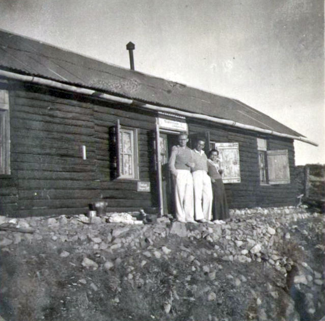 De pondok 'Wigwam', op de hellingen van de Lawoe