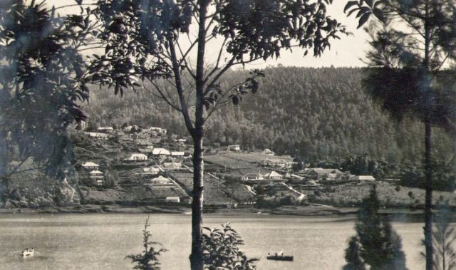 Sarangan, vanaf de overkant van het meer