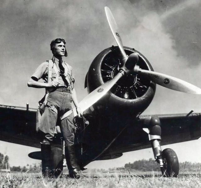 Van Breen voor zijn Curtiss jachtvliegtuig 