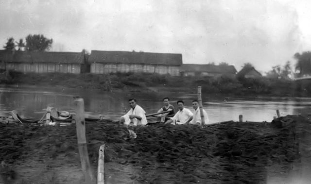 Roeien op de Brantas, 1921