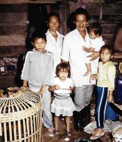 Butar met zijn gezin